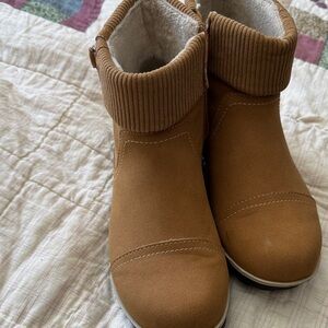 Cozy Brown adult Boots